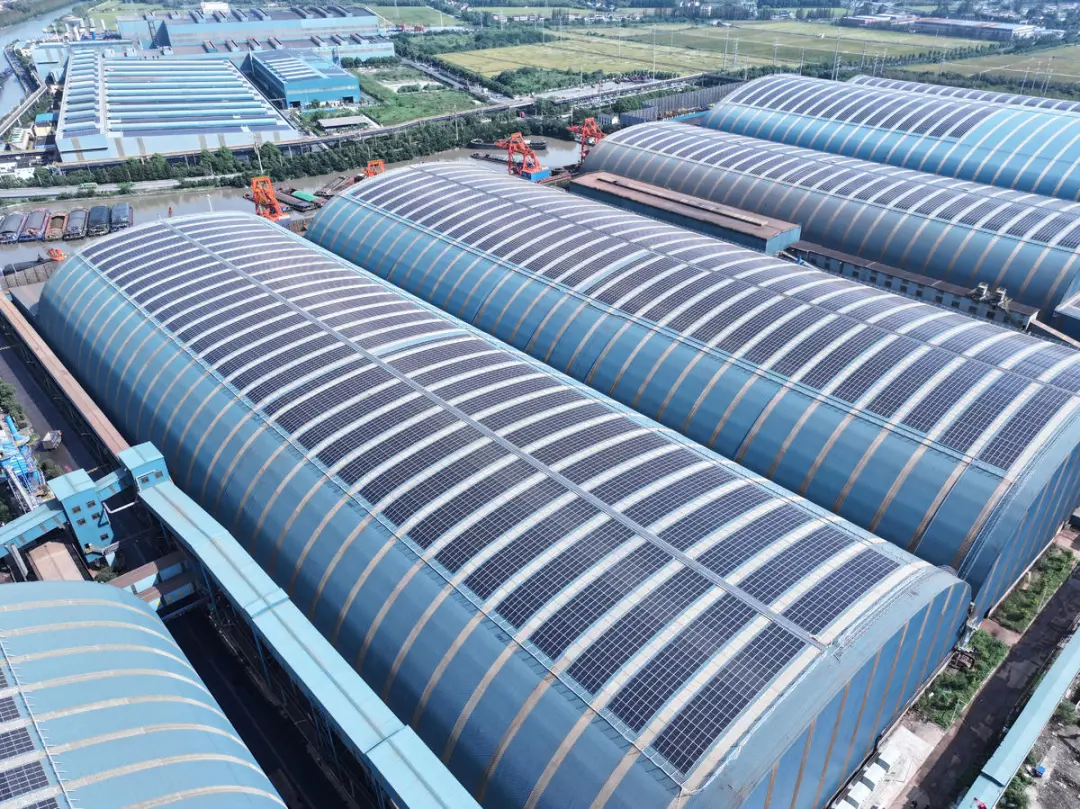 年省1560萬(wàn)！這個(gè)地區(qū)最大弧形屋面光伏項(xiàng)目投運(yùn)！